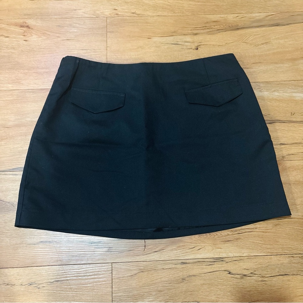 H&M- Black Mini Skirt